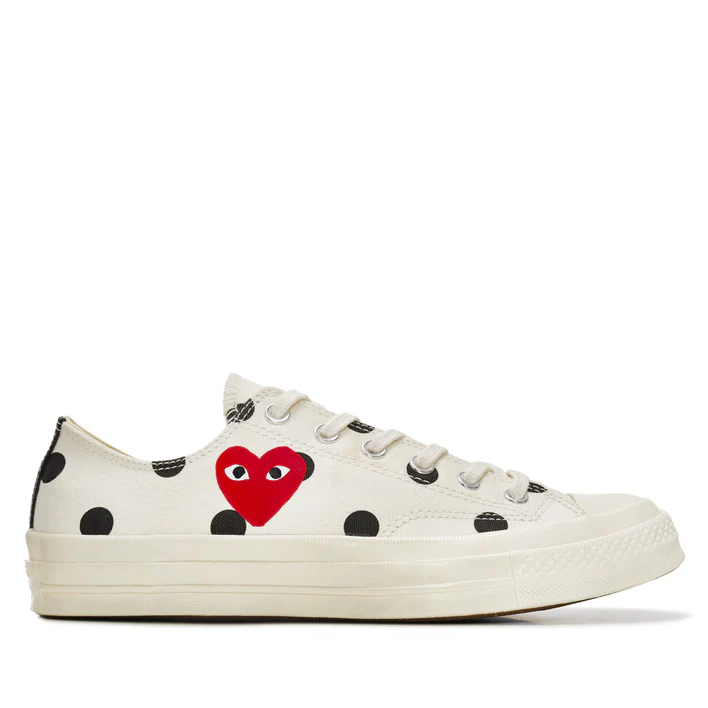 PLAY CONVERSE Polka Dot Red Heart Chuck Taylor All Star ’70 Low Sneakers